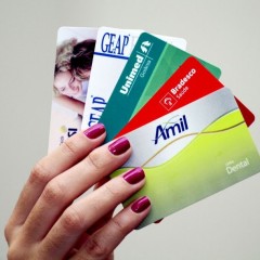 Alternativa aos planos de saúde, cartões de desconto viram dor de cabeça. 